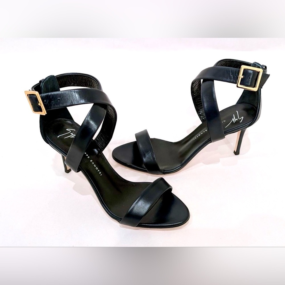 New in Box Giuseppe Zanotti Strappy Heels Size 6 Deep Navy - Picture 4 of 11